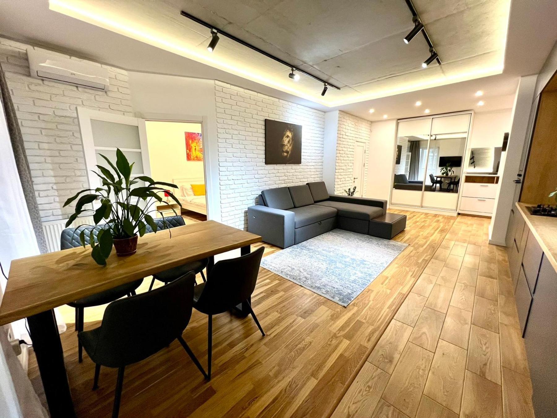 Osapart Romantic Apartment In The Complex Great Britain Лвив Екстериор снимка